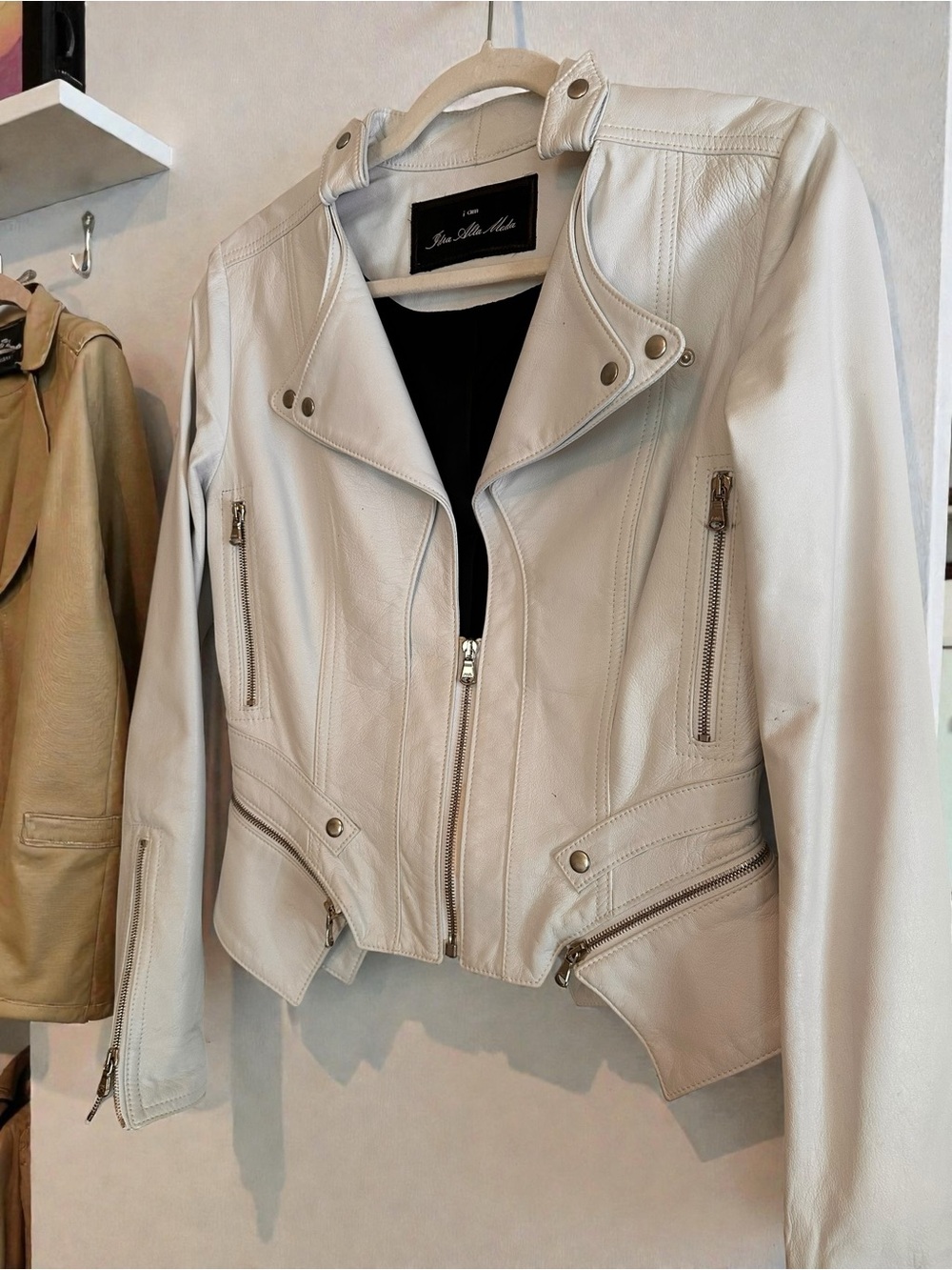 Elegant Women's White Leather Jacket
